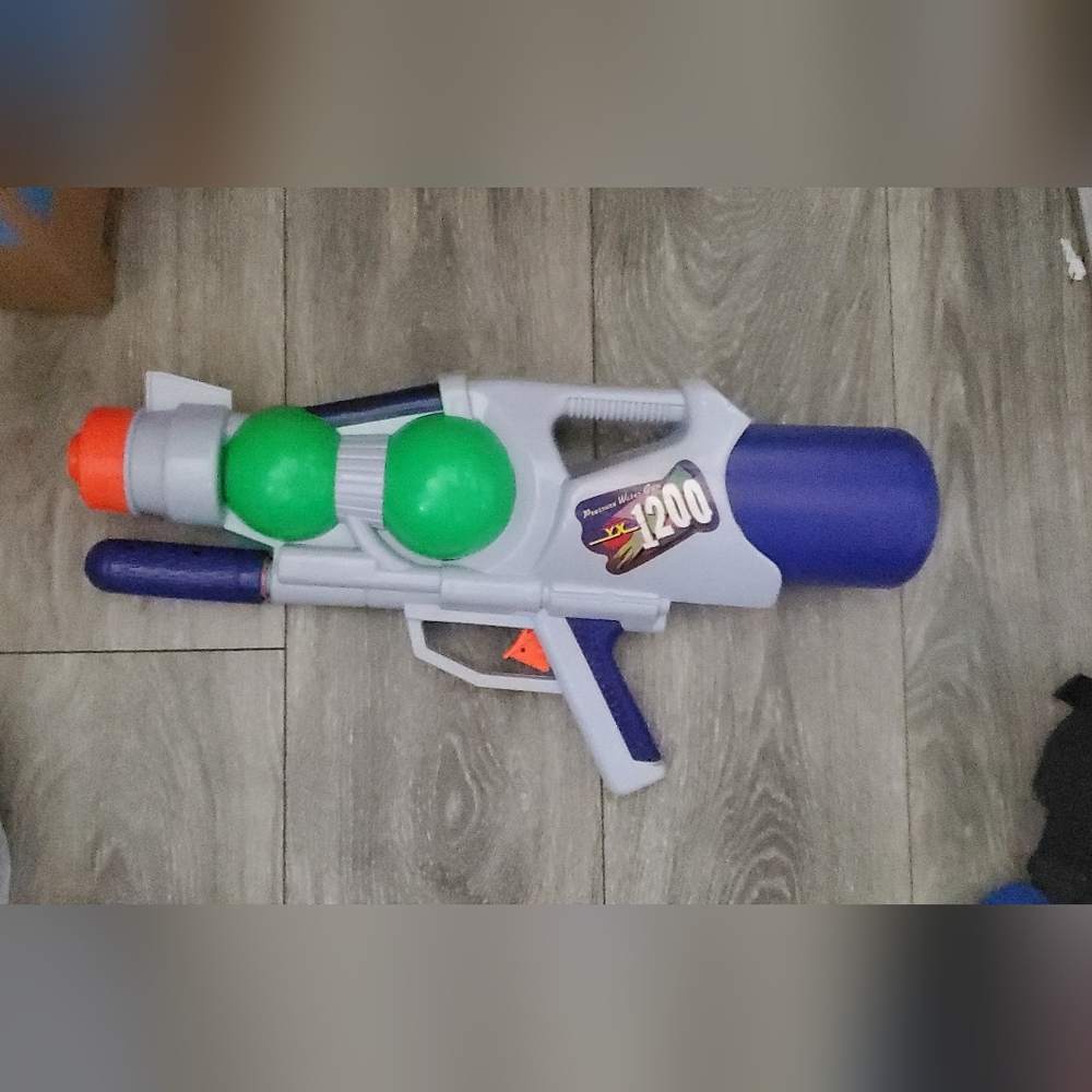 1200 xx Gray, Blue & Green Water Blaster Toy